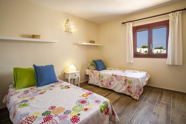 Foto van Rustige villa in Cala Vadella met zwembad - Vakantiehuis in Sant Josep de sa Talaia - BedRoom