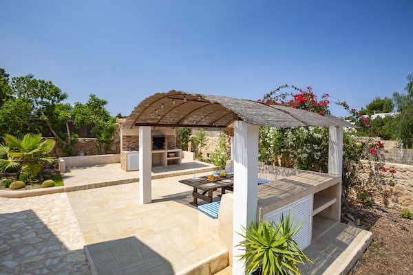 Foto van Rustige villa in Cala Vadella met zwembad - Vakantiehuis in Sant Josep de sa Talaia - TerraceBalcony