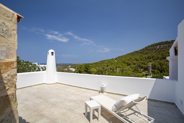 Foto van Rustige villa in Cala Vadella met zwembad - Vakantiehuis in Sant Josep de sa Talaia - Terrace