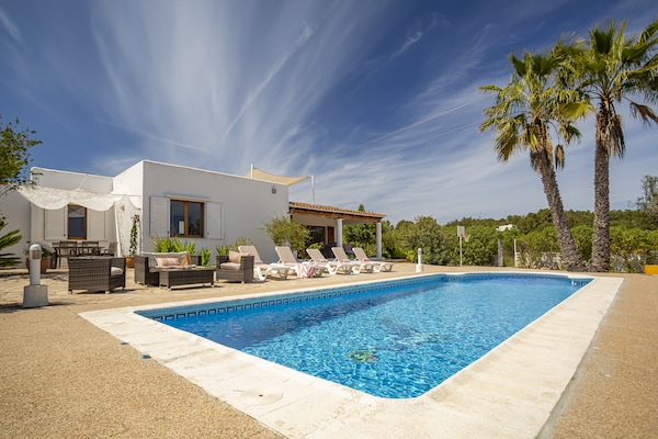 Foto van Villa met 3 slaapkamers in Sant Josep met zwembad - Vakantiehuis in Sant Josep de Sa Talaia - ExteriorSummer
