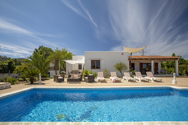 Foto van Villa met 3 slaapkamers in Sant Josep met zwembad - Vakantiehuis in Sant Josep de Sa Talaia - PoolOfHouse