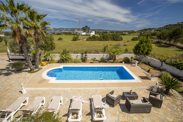 Foto van Villa met 3 slaapkamers in Sant Josep met zwembad - Vakantiehuis in Sant Josep de Sa Talaia - PoolOfHouse