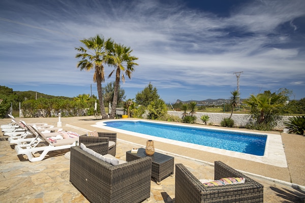 Foto van Villa met 3 slaapkamers in Sant Josep met zwembad - Vakantiehuis in Sant Josep de Sa Talaia - PoolOfHouse