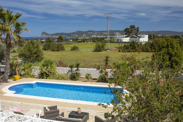 Foto van Villa met 3 slaapkamers in Sant Josep met zwembad - Vakantiehuis in Sant Josep de Sa Talaia - PoolOfHouse