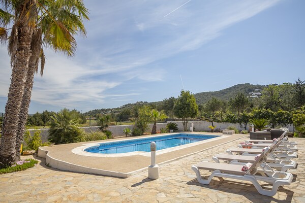 Foto van Villa met 3 slaapkamers in Sant Josep met zwembad - Vakantiehuis in Sant Josep de Sa Talaia - PoolOfHouse