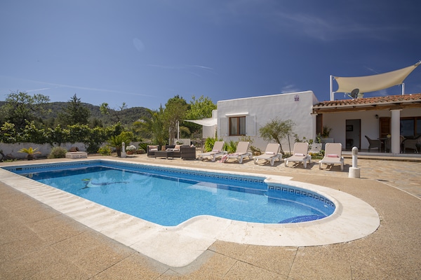 Foto van Villa met 3 slaapkamers in Sant Josep met zwembad - Vakantiehuis in Sant Josep de Sa Talaia - PoolOfHouse
