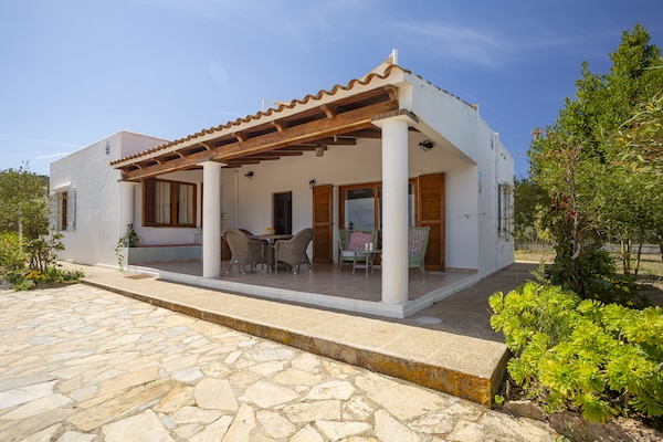 Foto van Villa met 3 slaapkamers in Sant Josep met zwembad - Vakantiehuis in Sant Josep de Sa Talaia - ExteriorSummer