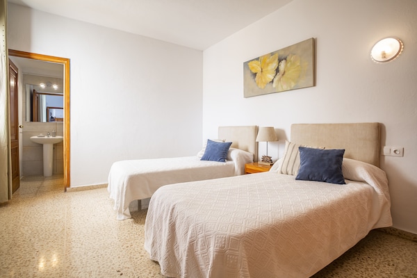 Foto van Villa met 3 slaapkamers in Sant Josep met zwembad - Vakantiehuis in Sant Josep de Sa Talaia - BedRoom