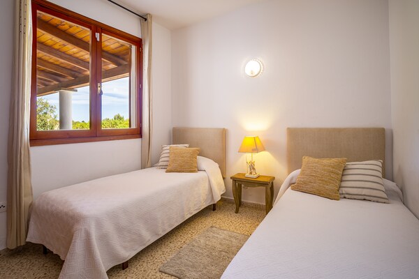 Foto van Villa met 3 slaapkamers in Sant Josep met zwembad - Vakantiehuis in Sant Josep de Sa Talaia - BedRoom