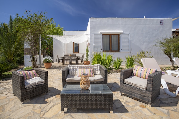 Foto van Villa met 3 slaapkamers in Sant Josep met zwembad - Vakantiehuis in Sant Josep de Sa Talaia - TerraceBalcony