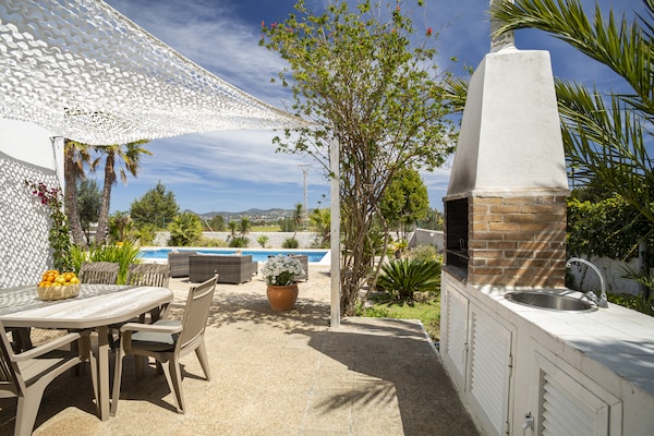 Foto van Villa met 3 slaapkamers in Sant Josep met zwembad - Vakantiehuis in Sant Josep de Sa Talaia - TerraceBalcony