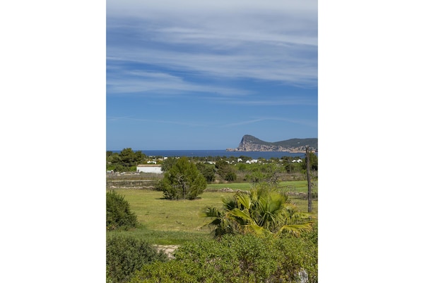 Foto van Villa met 3 slaapkamers in Sant Josep met zwembad - Vakantiehuis in Sant Josep de Sa Talaia - AreaSummer5KM