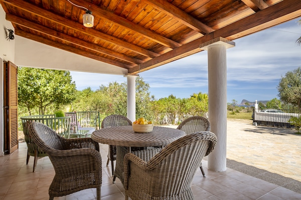 Foto van Villa met 3 slaapkamers in Sant Josep met zwembad - Vakantiehuis in Sant Josep de Sa Talaia - TerraceBalcony
