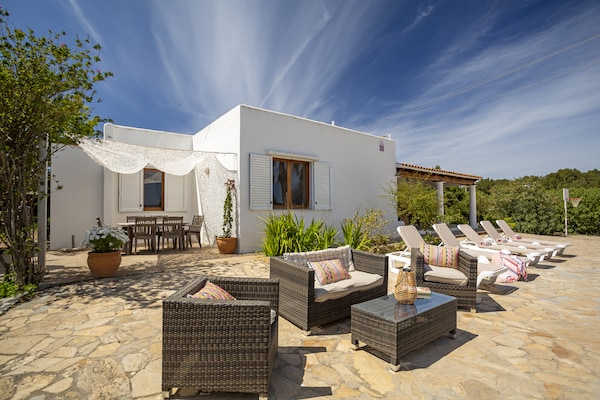 Foto van Villa met 3 slaapkamers in Sant Josep met zwembad - Vakantiehuis in Sant Josep de Sa Talaia - ExteriorSummer