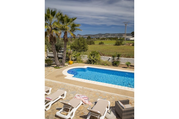 Foto van Villa met 3 slaapkamers in Sant Josep met zwembad - Vakantiehuis in Sant Josep de Sa Talaia - PoolOfHouse