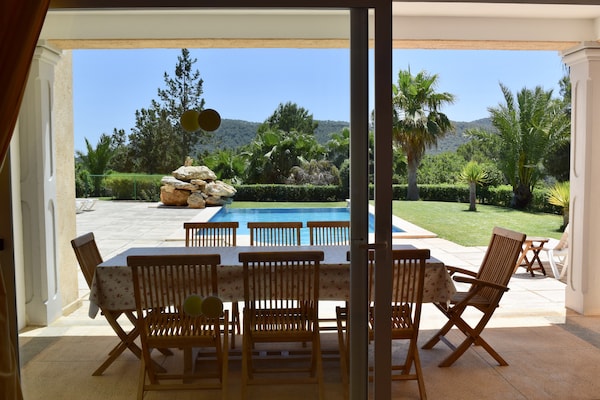 Foto van Villa in Sant Josep bij Cala Jondal - Vakantiehuis in San Josep - TerraceBalcony