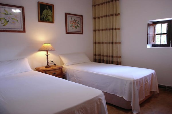 Foto van Landhuis in Ibiza met zwembad bij strand - Vakantiehuis in Santa Eulalia del rio - BedRoom