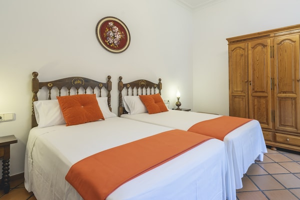 Foto van Landhuis in Ibiza met zwembad bij strand - Vakantiehuis in Santa Eulalia del rio - BedRoom