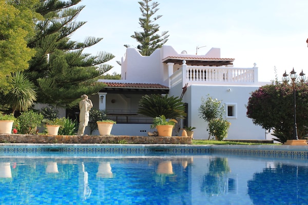 Foto van Landhuis in Ibiza met zwembad bij strand - Vakantiehuis in Santa Eulalia del rio - ExteriorSummer