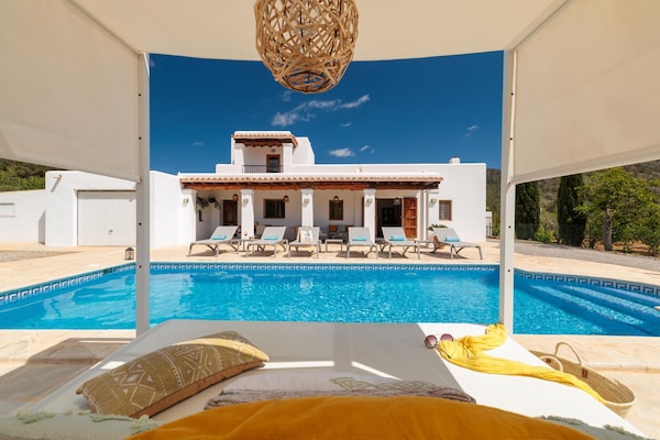 Foto van CASA CALA LLONGA Familie Ibiza-retraite - Vakantiehuis in Santa Eularia des Riu - PoolOfHouse