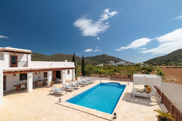 Foto van CASA CALA LLONGA Familie Ibiza-retraite - Vakantiehuis in Santa Eularia des Riu - PoolOfHouse