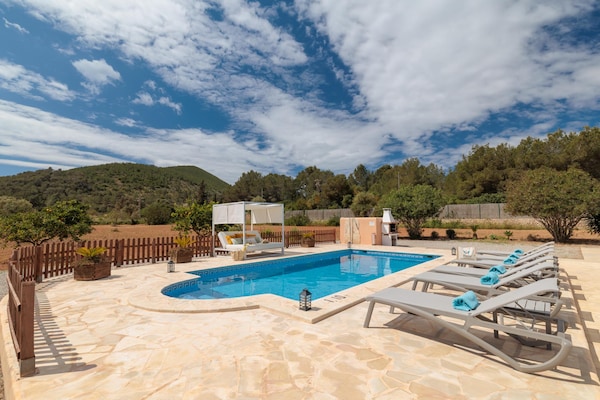 Foto van CASA CALA LLONGA Familie Ibiza-retraite - Vakantiehuis in Santa Eularia des Riu - PoolOfHouse