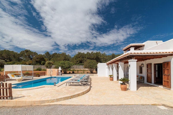 Foto van CASA CALA LLONGA Familie Ibiza-retraite - Vakantiehuis in Santa Eularia des Riu - PoolOfHouse