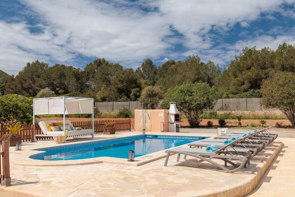 Foto van CASA CALA LLONGA Familie Ibiza-retraite - Vakantiehuis in Santa Eularia des Riu - PoolOfHouse