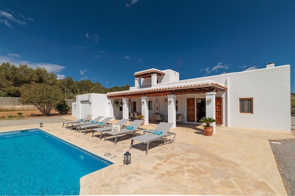 Foto van CASA CALA LLONGA Familie Ibiza-retraite - Vakantiehuis in Santa Eularia des Riu - PoolOfHouse