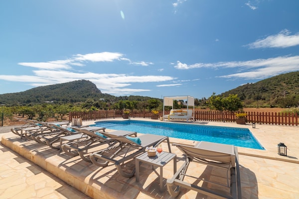 Foto van CASA CALA LLONGA Familie Ibiza-retraite - Vakantiehuis in Santa Eularia des Riu - PoolOfHouse