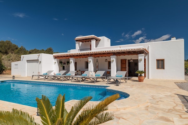 Foto van CASA CALA LLONGA Familie Ibiza-retraite - Vakantiehuis in Santa Eularia des Riu - PoolOfHouse