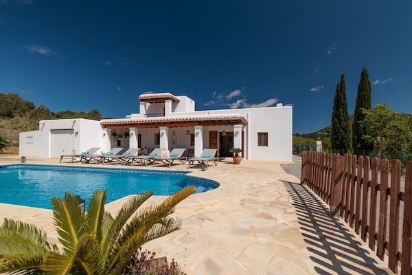 Foto van CASA CALA LLONGA Familie Ibiza-retraite - Vakantiehuis in Santa Eularia des Riu - PoolOfHouse