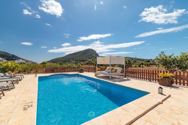 Foto van CASA CALA LLONGA Familie Ibiza-retraite - Vakantiehuis in Santa Eularia des Riu - PoolOfHouse