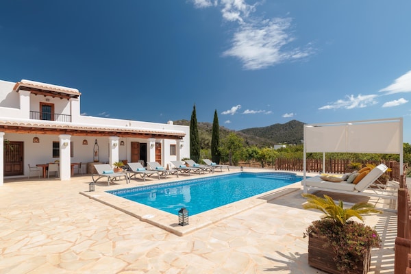 Foto van CASA CALA LLONGA Familie Ibiza-retraite - Vakantiehuis in Santa Eularia des Riu - PoolOfHouse