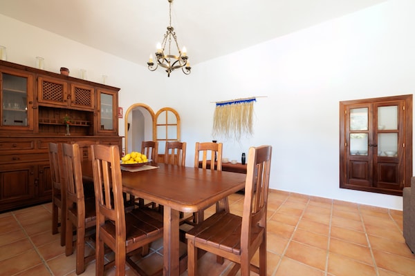 Foto van CASA CALA LLONGA Familie Ibiza-retraite - Vakantiehuis in Santa Eularia des Riu - DiningRoom