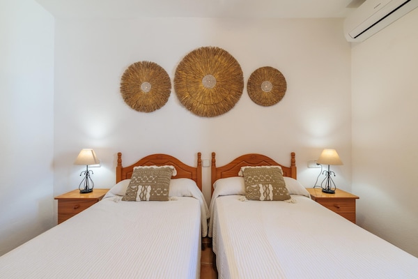 Foto van CASA CALA LLONGA Familie Ibiza-retraite - Vakantiehuis in Santa Eularia des Riu - BedRoom