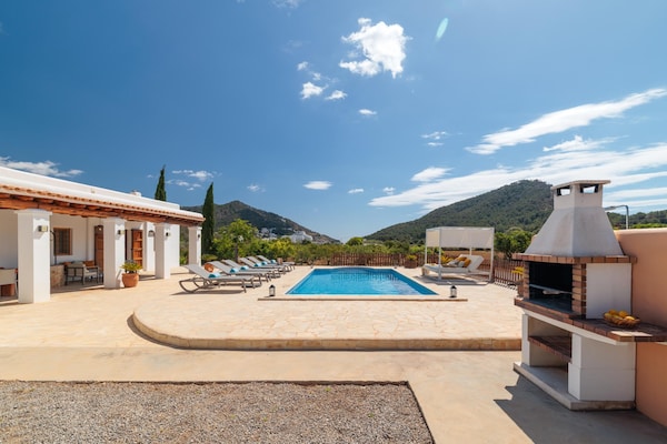 Foto van CASA CALA LLONGA Familie Ibiza-retraite - Vakantiehuis in Santa Eularia des Riu - PoolOfHouse