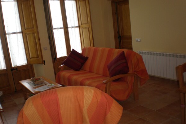 Foto van Landhuis in Maians met privézwembad - Vakantiehuis in Maians-Castellfollit del Boix - LivingRoom