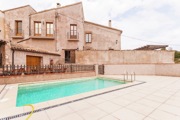 Foto van Landhuis in Maians met privézwembad - Vakantiehuis in Maians-Castellfollit del Boix - PoolOfHouse