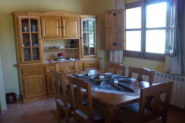 Foto van Landhuis in Maians met privézwembad - Vakantiehuis in Maians-Castellfollit del Boix - DiningRoom