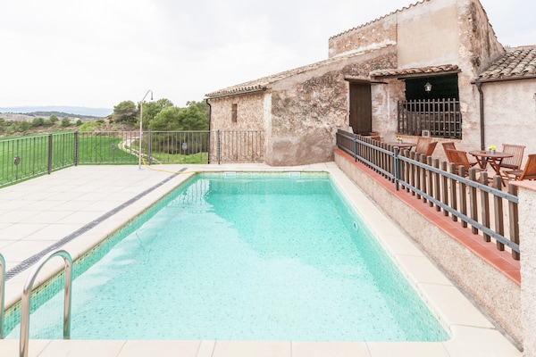 Foto van Landhuis in Maians met privézwembad - Vakantiehuis in Maians-Castellfollit del Boix - PoolOfHouse