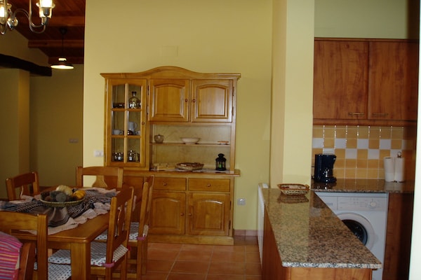 Foto van Landhuis in Maians met privézwembad - Vakantiehuis in Maians-Castellfollit del Boix - DiningRoom