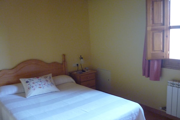 Foto van Landhuis in Maians met privézwembad - Vakantiehuis in Maians-Castellfollit del Boix - BedRoom