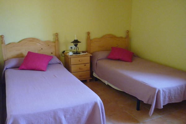 Foto van Landhuis in Maians met privézwembad - Vakantiehuis in Maians-Castellfollit del Boix - BedRoom