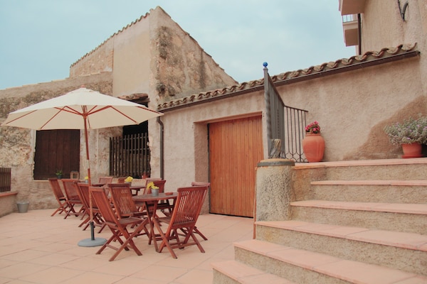 Foto van Landhuis in Maians met privézwembad - Vakantiehuis in Maians-Castellfollit del Boix - TerraceBalcony