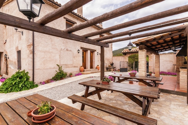 Foto van Landhuis in Maians met privézwembad - Vakantiehuis in Maians-Castellfollit del Boix - TerraceBalcony