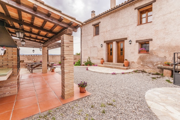 Foto van Landhuis in Maians met privézwembad - Vakantiehuis in Maians-Castellfollit del Boix - ExteriorSummer