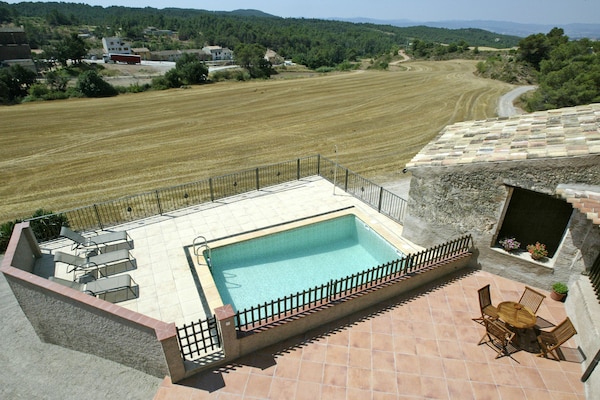Foto van Landhuis in Maians met privézwembad - Vakantiehuis in Maians-Castellfollit del Boix - PoolOfHouse