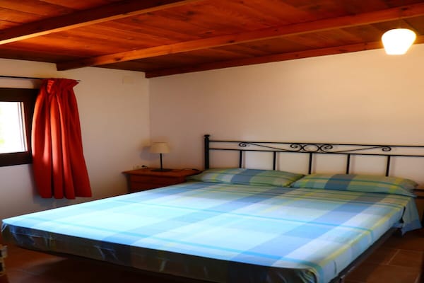 Foto van Vrijstaand landelijk gelegen landhuis de 19e eeuw - Vakantiehuis in Calonge de Segarra - BedRoom