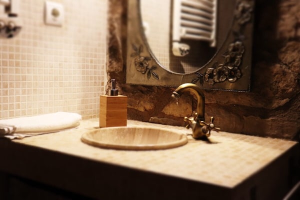 Foto van Vrijstaand landelijk gelegen landhuis de 19e eeuw - Vakantiehuis in Calonge de Segarra - BathRoom